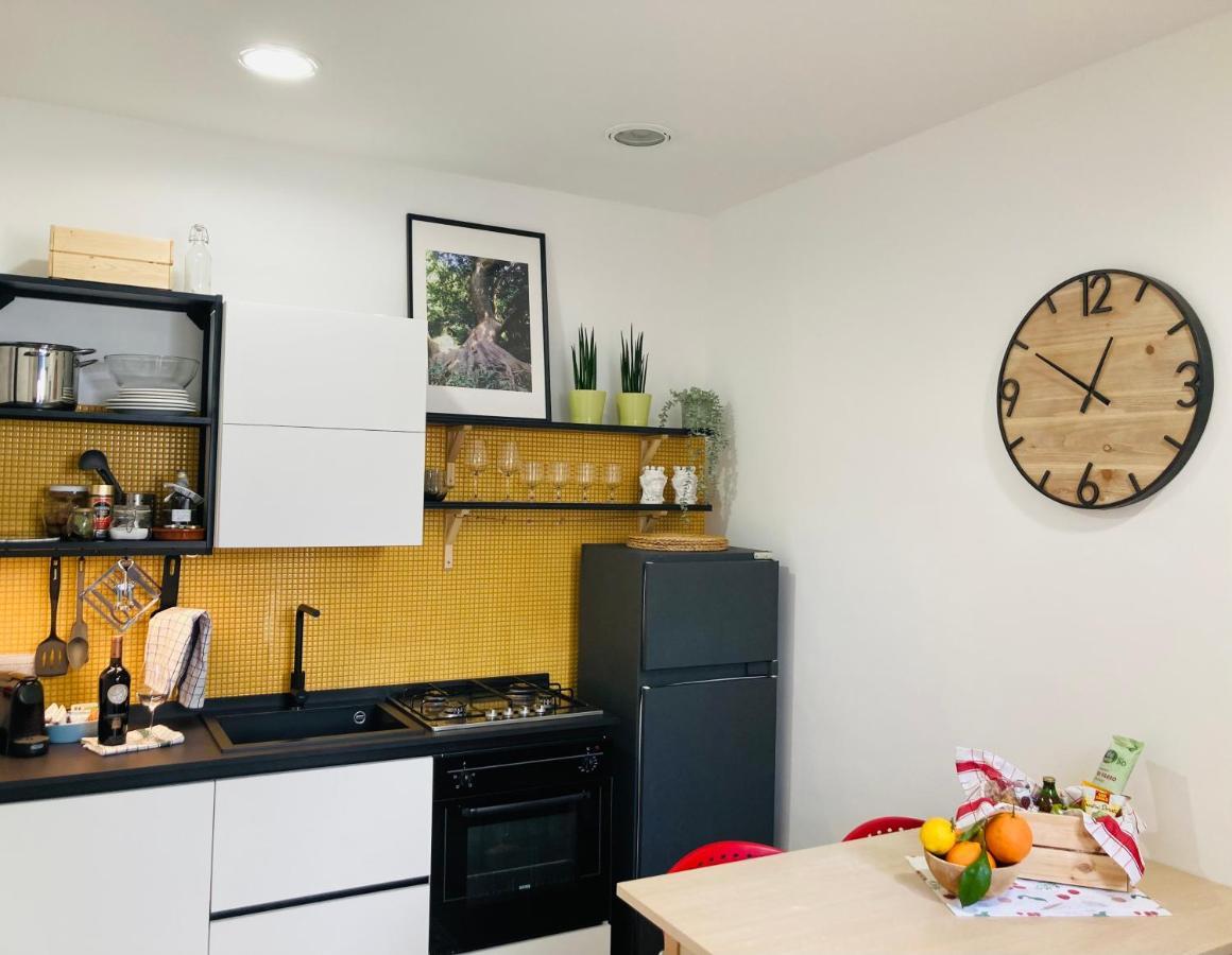 Lavica Di Mezzo Apartments カターニア エクステリア 写真