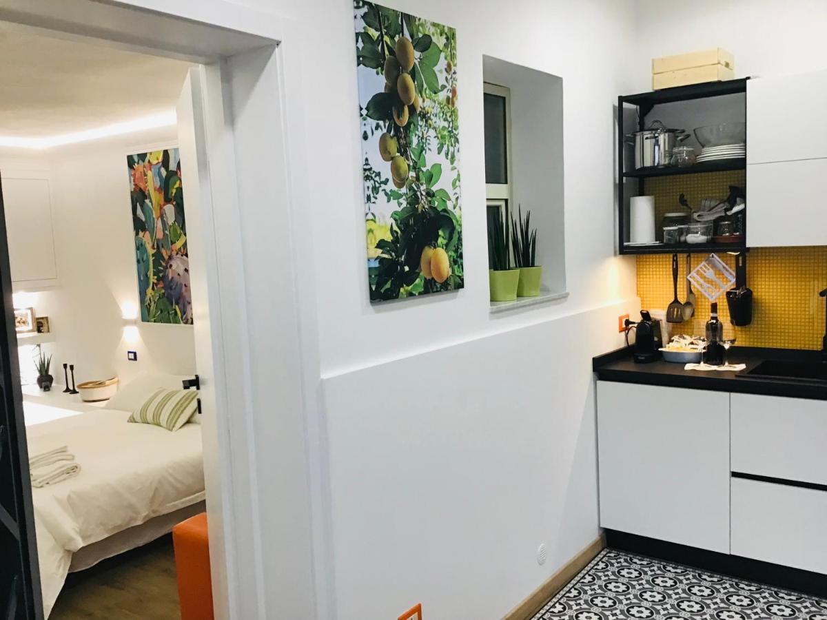 Lavica Di Mezzo Apartments カターニア エクステリア 写真